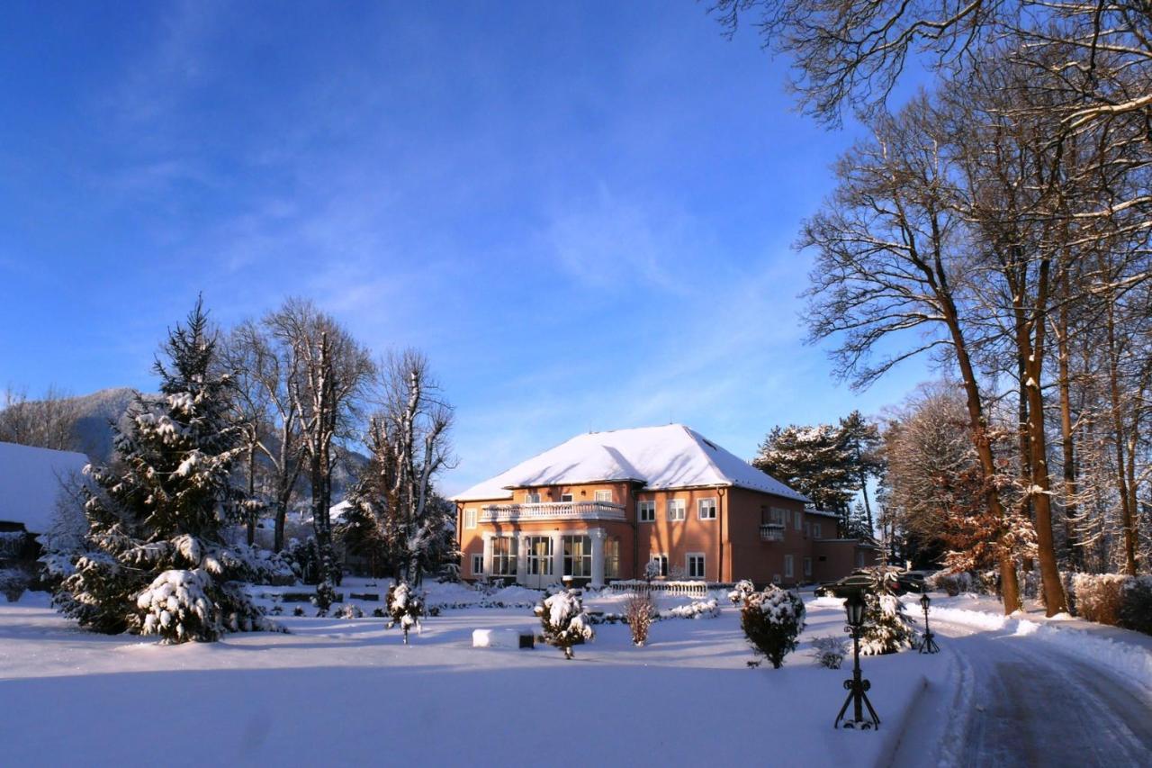 Svatojansky Kastiel Hotel Liptovsky Jan Bagian luar foto