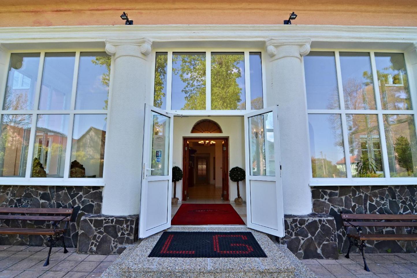 Svatojansky Kastiel Hotel Liptovsky Jan Bagian luar foto