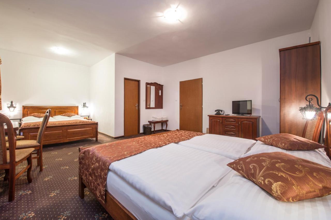 Svatojansky Kastiel Hotel Liptovsky Jan Bagian luar foto