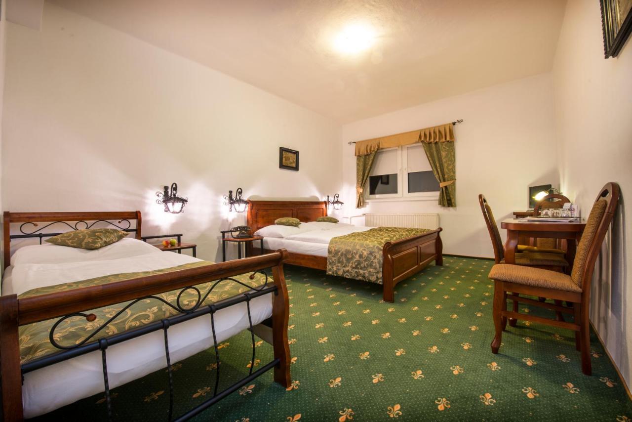 Svatojansky Kastiel Hotel Liptovsky Jan Bagian luar foto