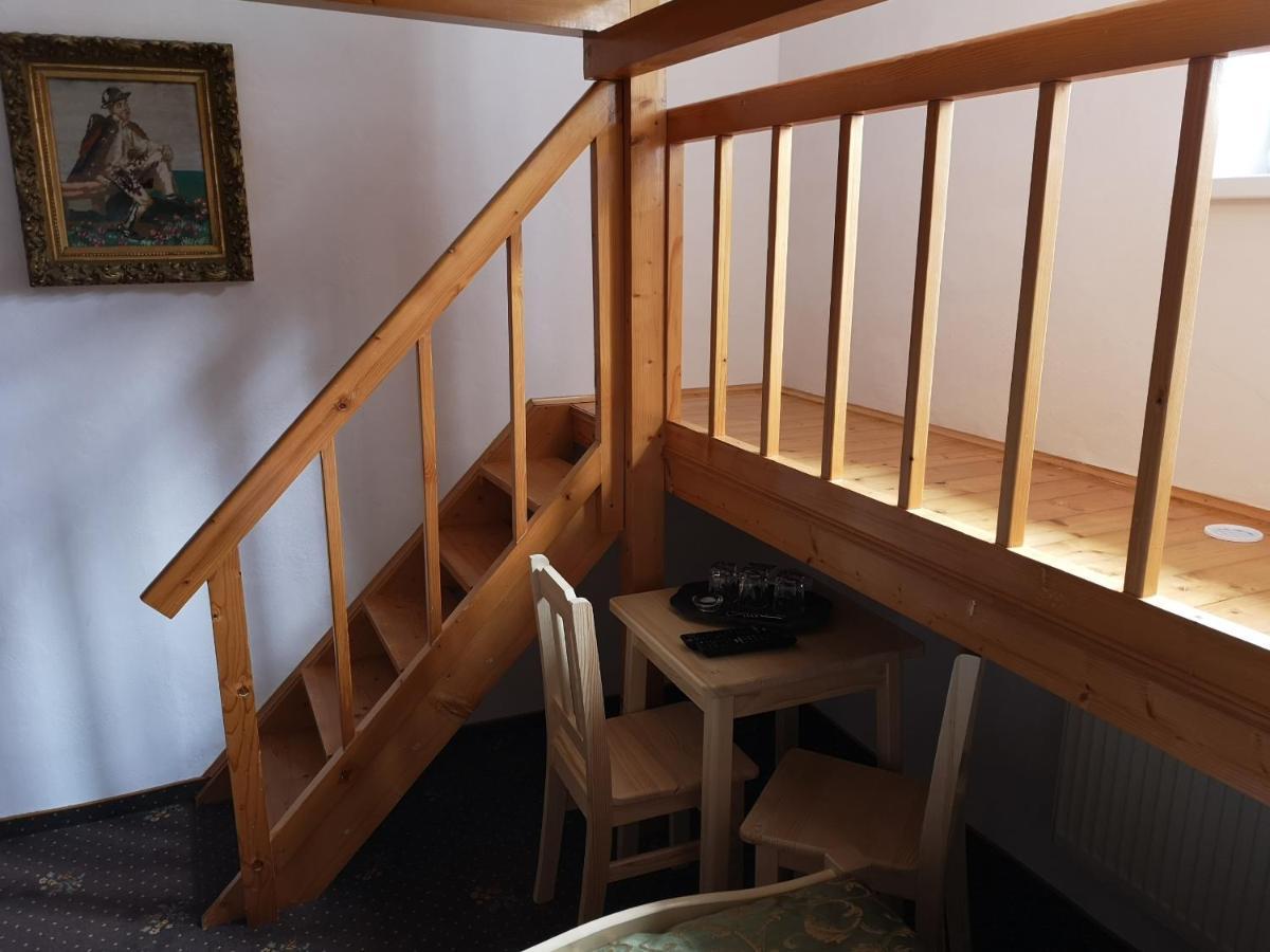 Svatojansky Kastiel Hotel Liptovsky Jan Bagian luar foto