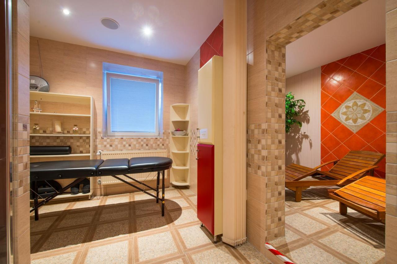 Svatojansky Kastiel Hotel Liptovsky Jan Bagian luar foto