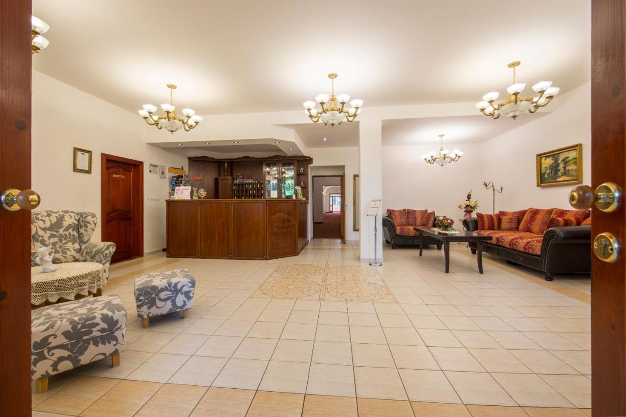 Svatojansky Kastiel Hotel Liptovsky Jan Bagian luar foto