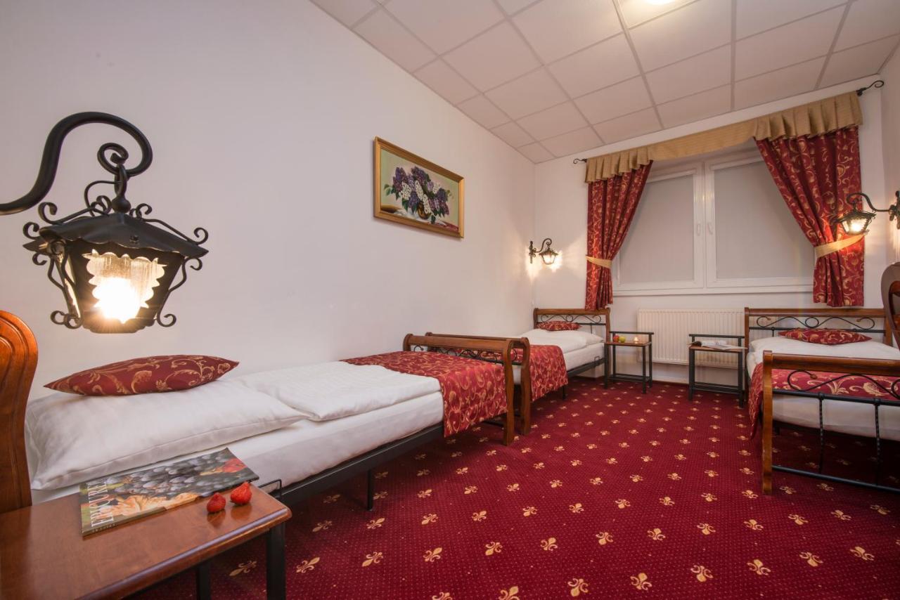 Svatojansky Kastiel Hotel Liptovsky Jan Bagian luar foto