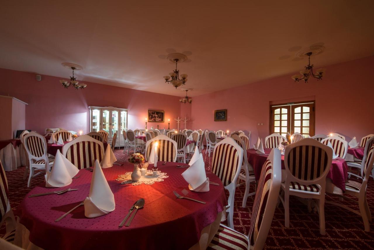 Svatojansky Kastiel Hotel Liptovsky Jan Bagian luar foto