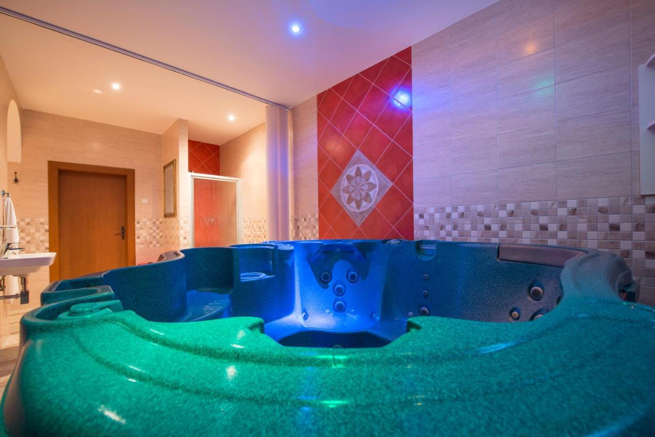 Svatojansky Kastiel Hotel Liptovsky Jan Bagian luar foto