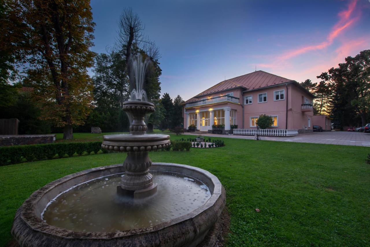 Svatojansky Kastiel Hotel Liptovsky Jan Bagian luar foto