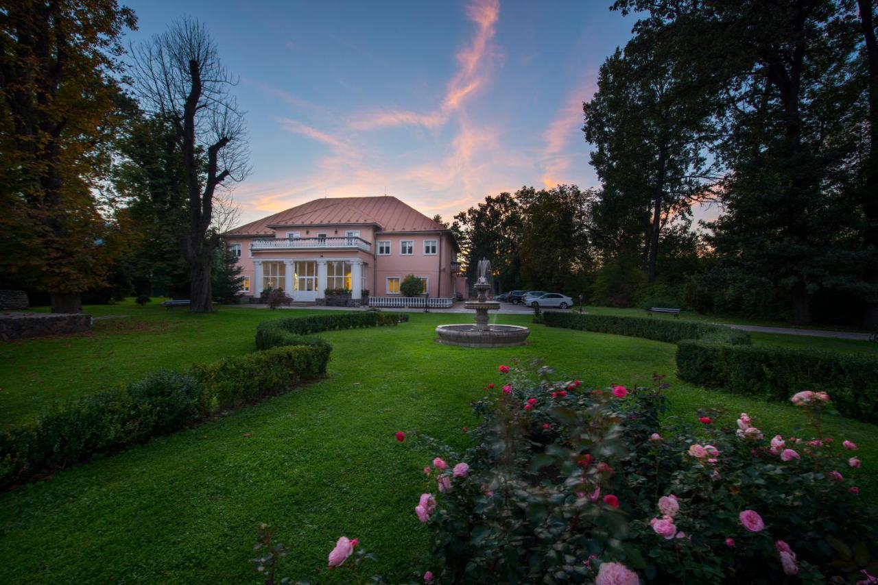 Svatojansky Kastiel Hotel Liptovsky Jan Bagian luar foto