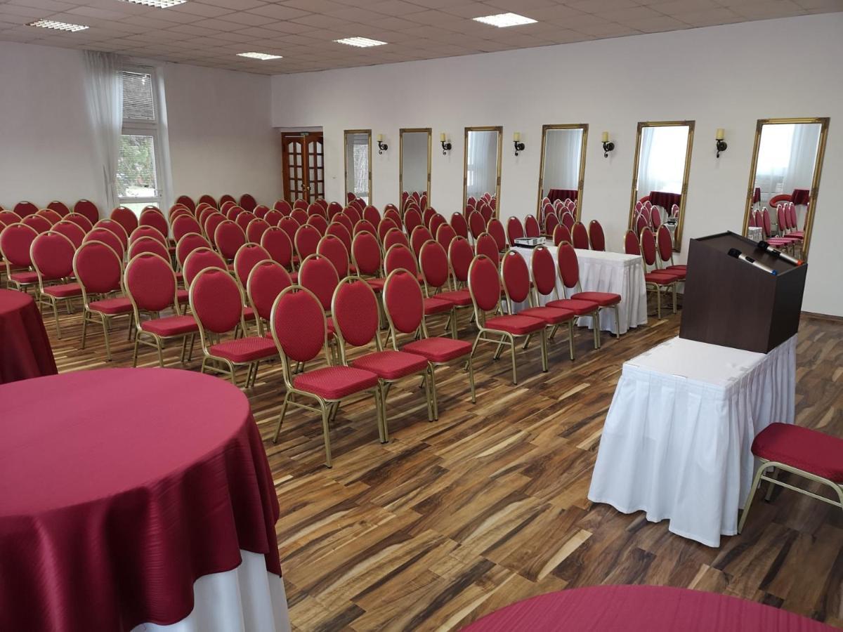Svatojansky Kastiel Hotel Liptovsky Jan Bagian luar foto