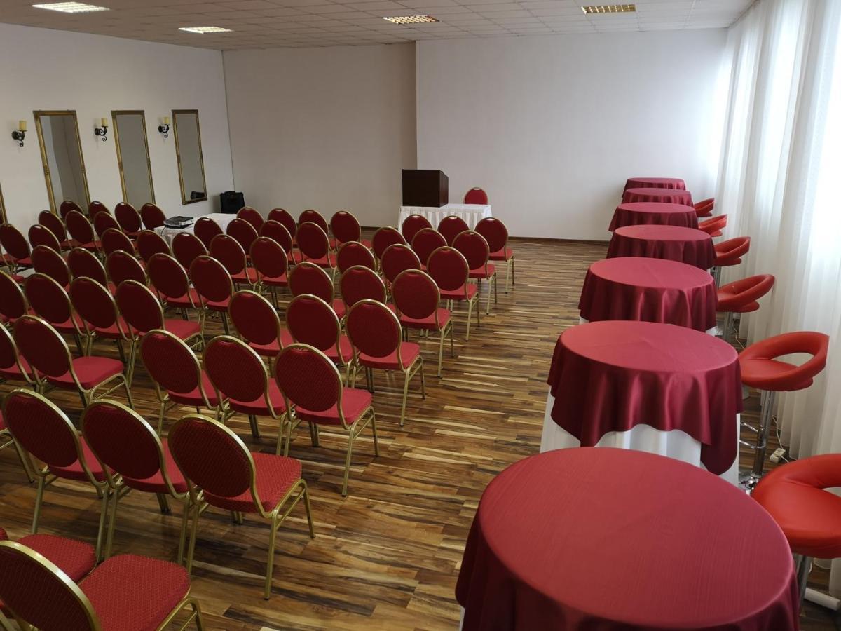 Svatojansky Kastiel Hotel Liptovsky Jan Bagian luar foto